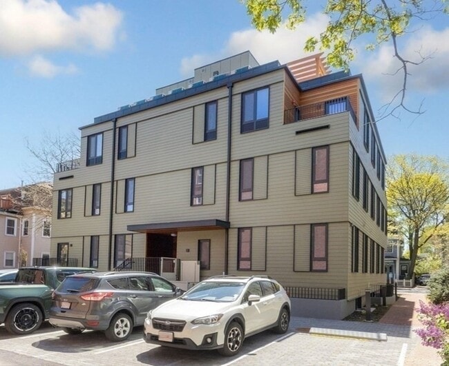 Building Photo - 213 Harvard St