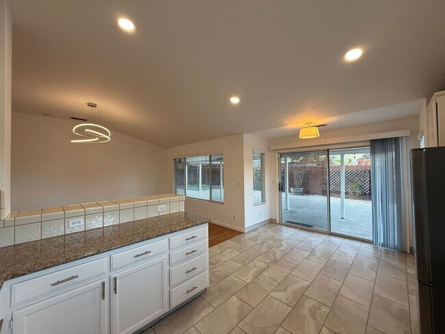 Building Photo - Single story with 3-car Garage!!