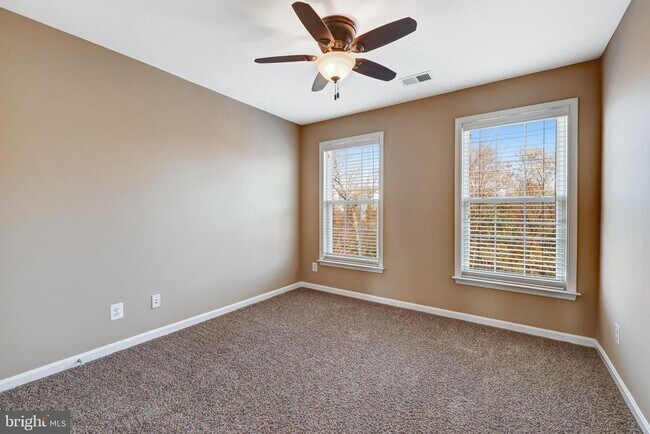 Building Photo - 43903 Thorncroft Terrace