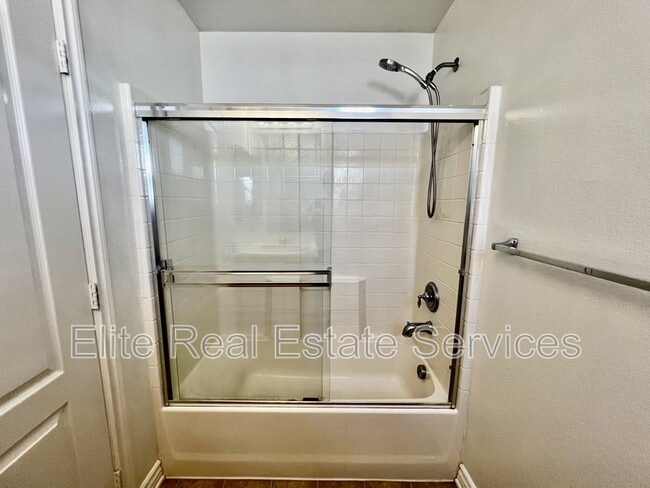 Building Photo - 750 Broadway