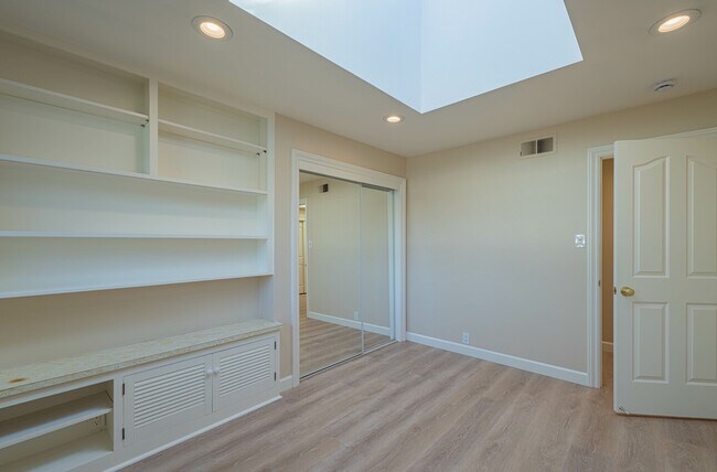 Building Photo - 509 Manor Dr
