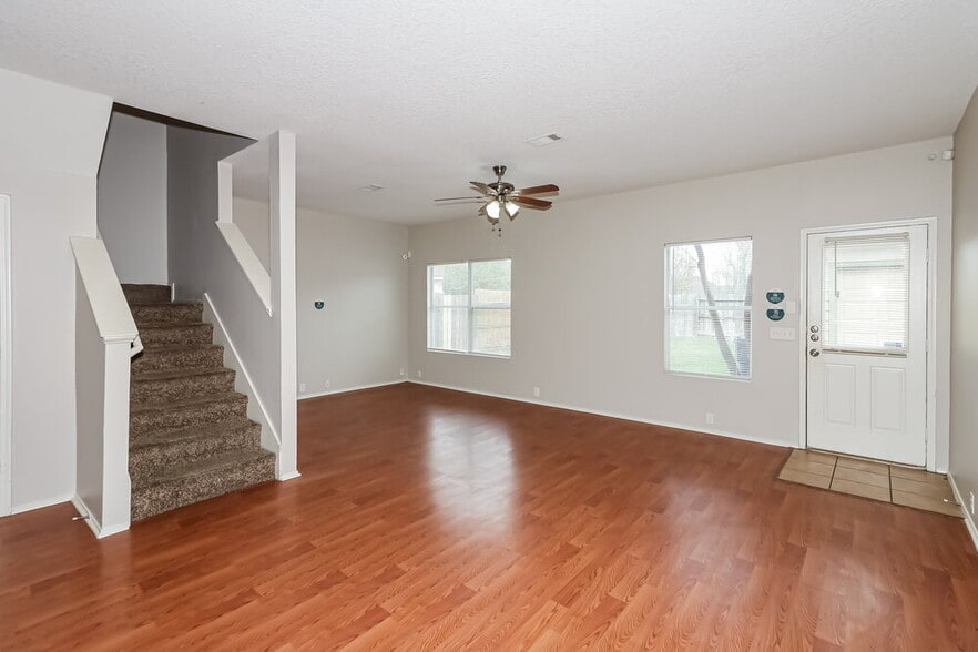 Building Photo - 6250 Gillian Park Dr