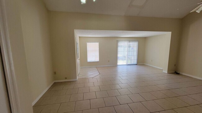 Building Photo - 3 bed, 2 bath townhouse minutes from downtown Leesburg.