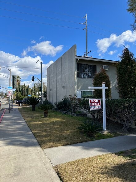 street view - 2324 E Commonwealth Ave