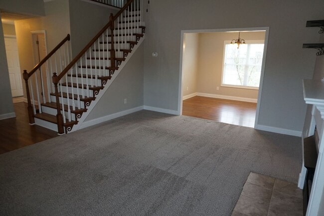 Building Photo - 3 Bedroom 2.5 Bathroom home located in Rogers Farm in Hubert!