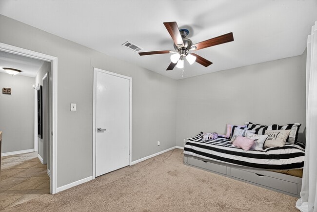 Building Photo - 9402 Meadowcroft Dr