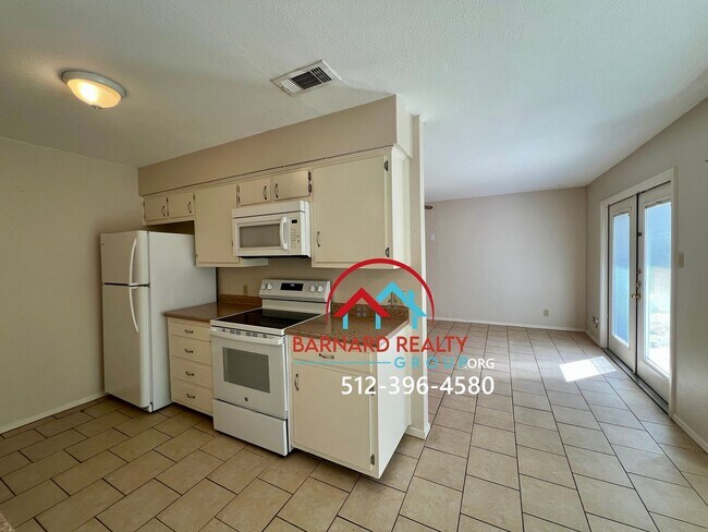 Building Photo - Available July 12: Duplex Close to Texas S...
