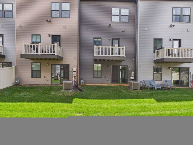 Building Photo - 2117 Old Manchester St