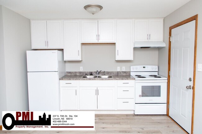 Primary Photo - 2 Bedroom and 1.5 Bathroom Apartment Avail...