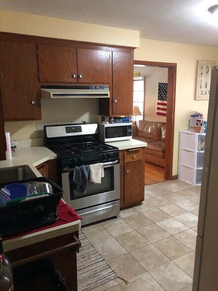 kitchen - 3522 Holmes Ave