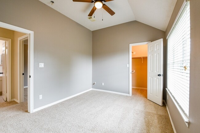 Building Photo - 241 Blue Hill Dr