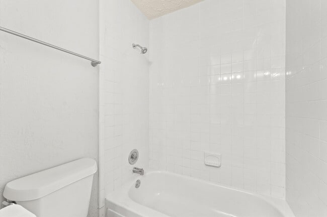 Building Photo - 14003 Vinehill Dr