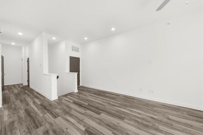 Building Photo - 205 Devore Rd