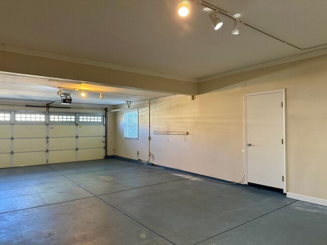 Building Photo - Beautiful Four-Bedroom Home Available in Folsom!