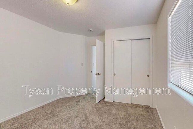 Building Photo - 1033 Desert Paintbrush Loop