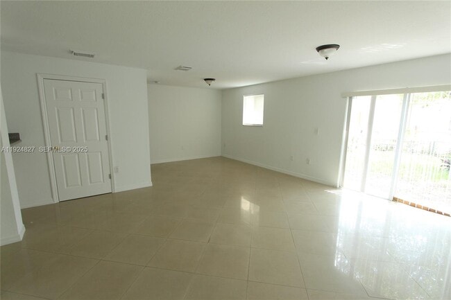 Building Photo - 26271 SW 135th Ave