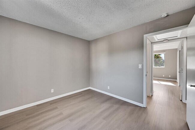 Building Photo - 719 Gardens Dr