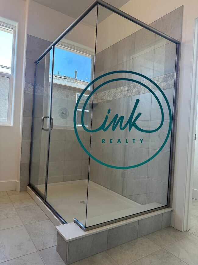 Building Photo - Beautiful and Modern Newly Built Townhome ...