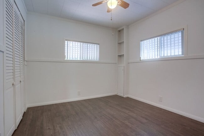 Building Photo - 55+ Mobile Home Community, 2 Bedroom + Sun...