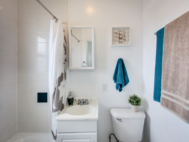 Interior Photo - 1616 35th Avenue