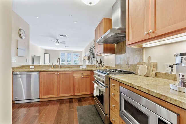 Building Photo - Fully Furnished Condo in the prestigious R...