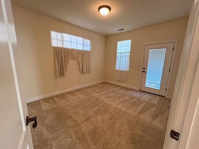 Building Photo - MOVE IN SPECIAL $500 OFF FIRST MONTHS RENT. 3 Bedroom Home for Rent in Orland CA | Pet Friendly, ...