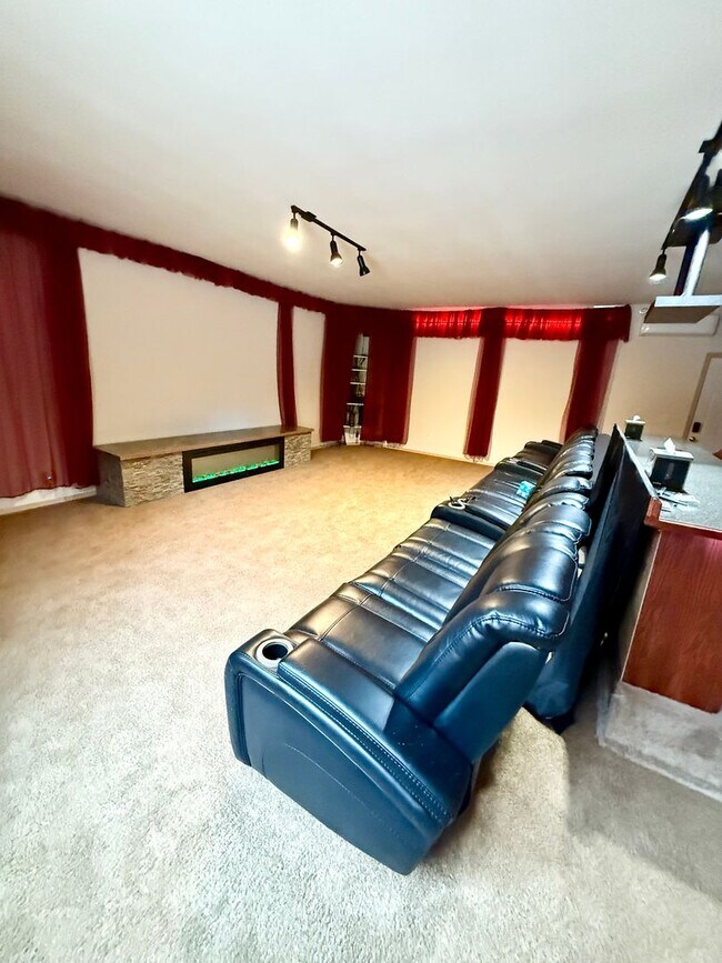 Building Photo - Beautiful house in Maple View Meadows.