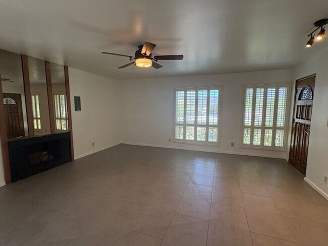 Building Photo - Tranquil Single-Story Townhome in Northshore