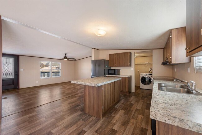 Building Photo - 624 S Old Stagecoach Rd