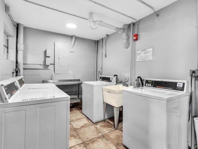 Building Photo - 2 bedroom in North Miami FL 33179