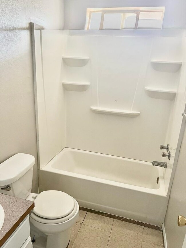 Building Photo - 2906 Flores Ave