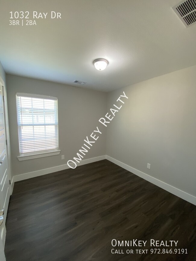 Building Photo - 1032 Ray Dr