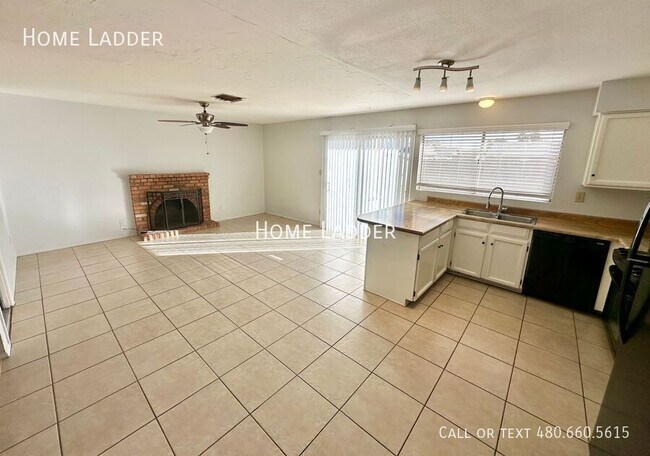 Building Photo - 2311 W Olla Ave