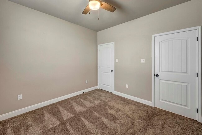 Building Photo - 8608 Luz Dr
