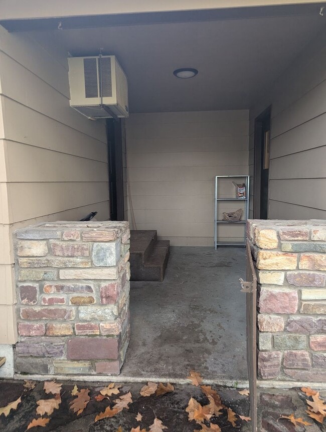 Building Photo - 1460 Marjorie St