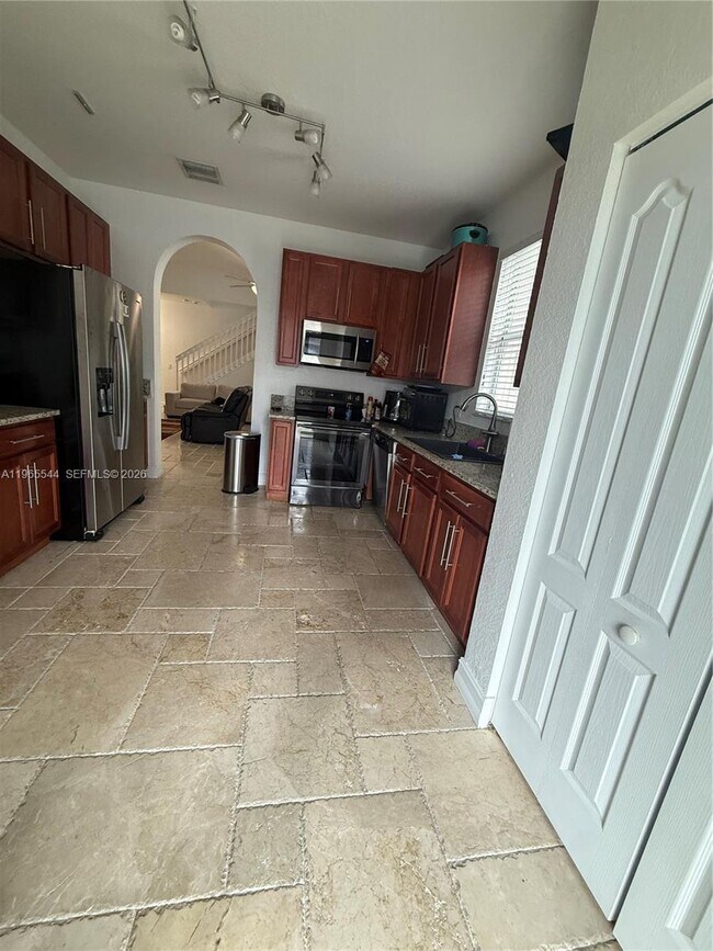 Building Photo - 3910 NE 13th Dr