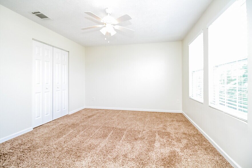 Building Photo - 608 Elderberry Way