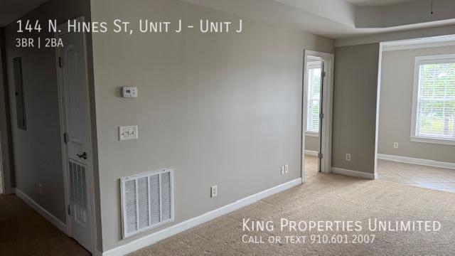 Building Photo - 144 N Hines St