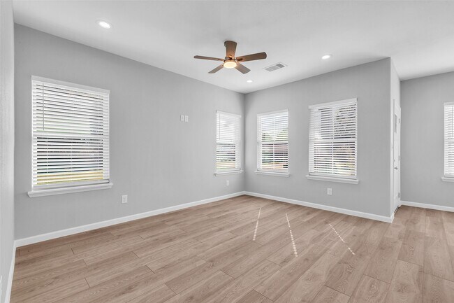 Building Photo - 4905 Paula St