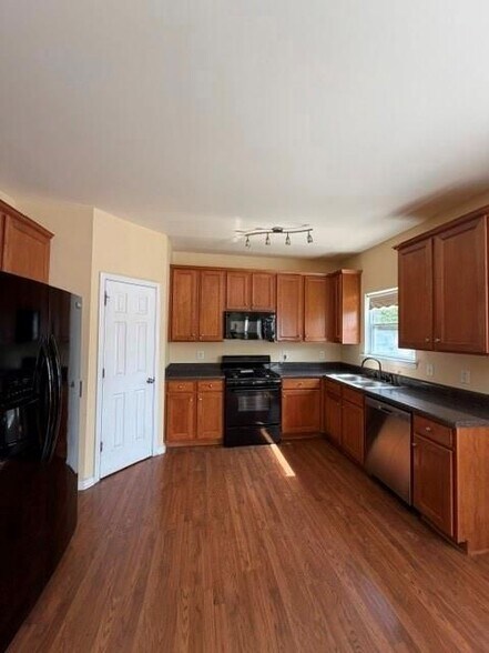 Building Photo - 1020 Capstone Ct