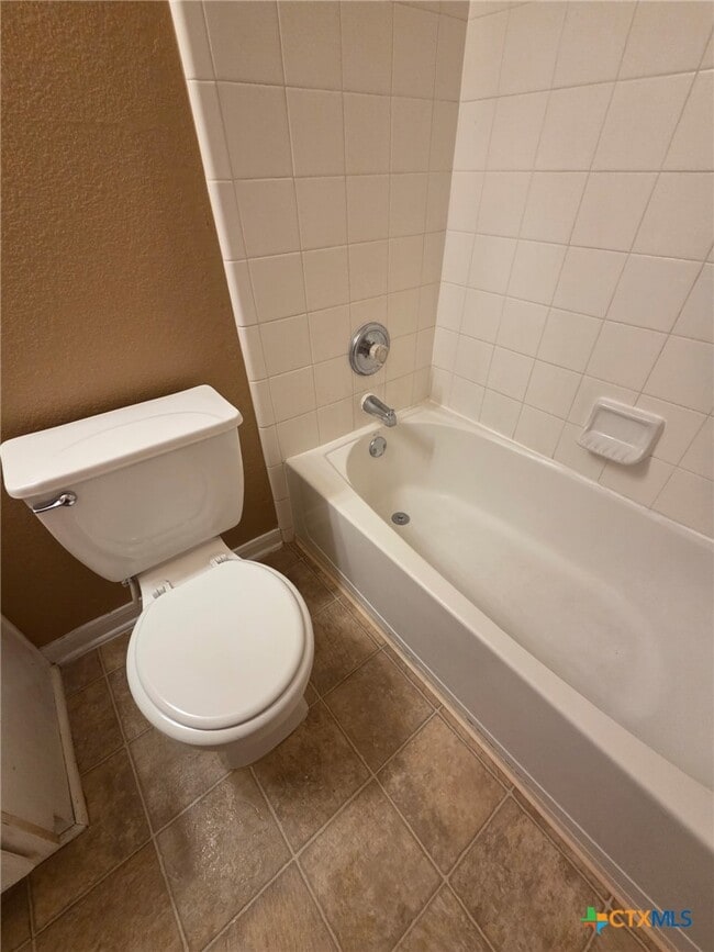 Building Photo - 1120 Ascot St