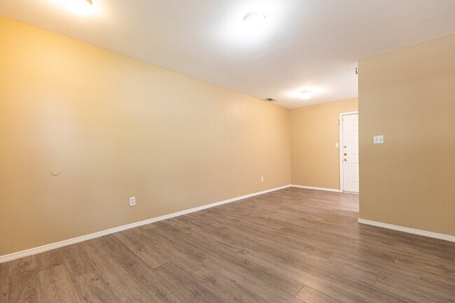 Building Photo - 303 Villareal St