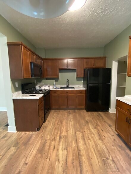 Building Photo - 644 Perrin Ave