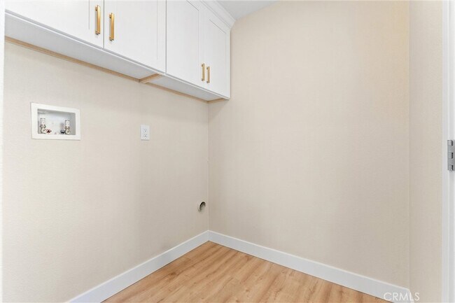 Building Photo - 15542 Mayflower Ln