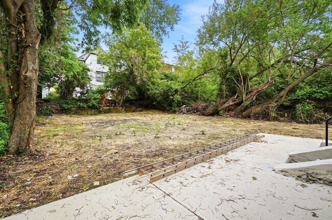 Building Photo - 568 Hale Ave