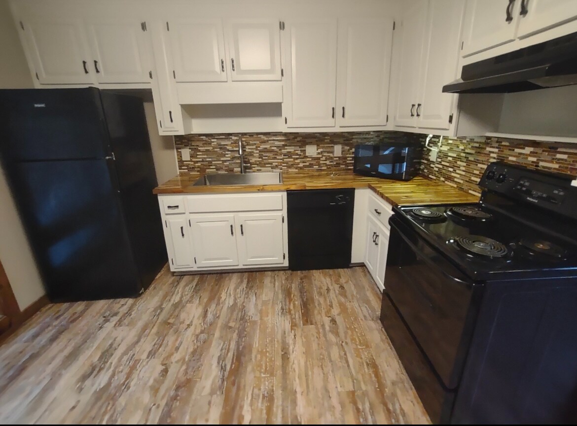 Building Photo - Room in House on New Crossing Trail E