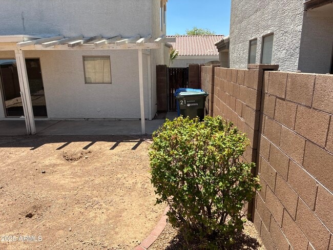 Building Photo - 1750 W Union Hills Dr