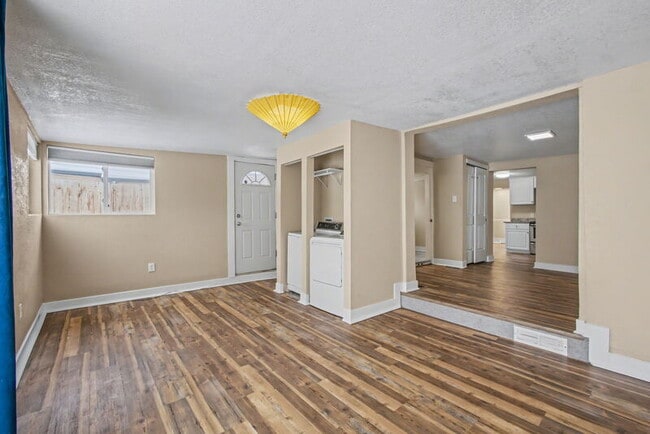 Building Photo - 3130 W Longfellow Pl