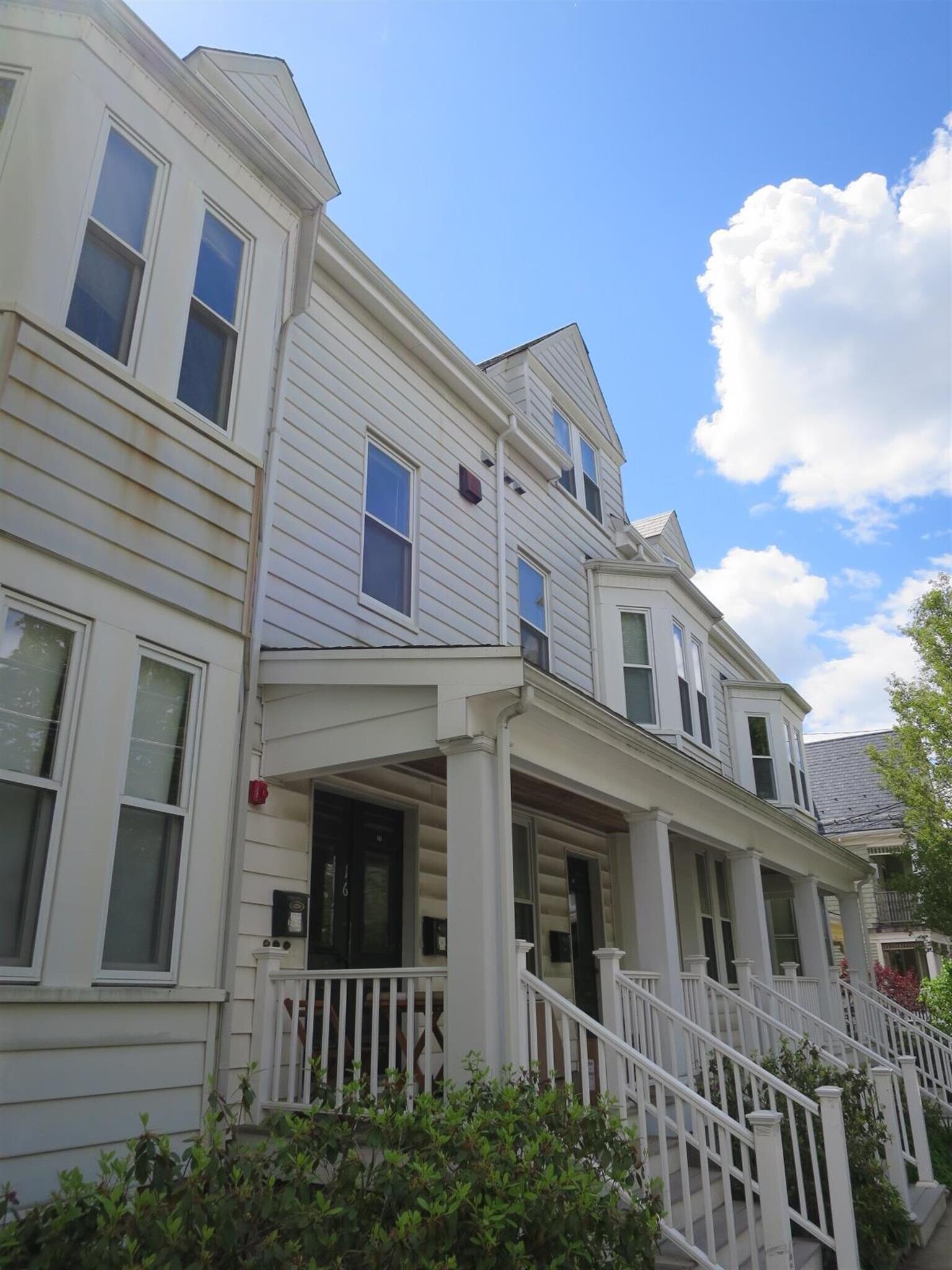 Building Photo - 16 Park Ave