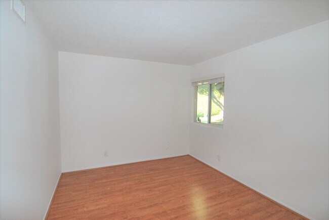 Building Photo - Beautiful 3-Bedroom Home with Pool, Spa & 3-Car Garage in Orange